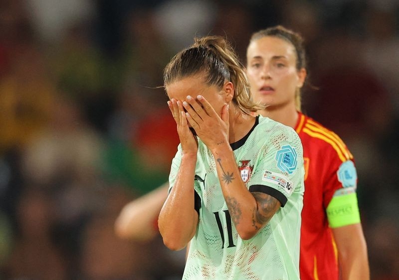 Soccer-Spain thrash grieving Portugal 5-0 in Women's Euro clash