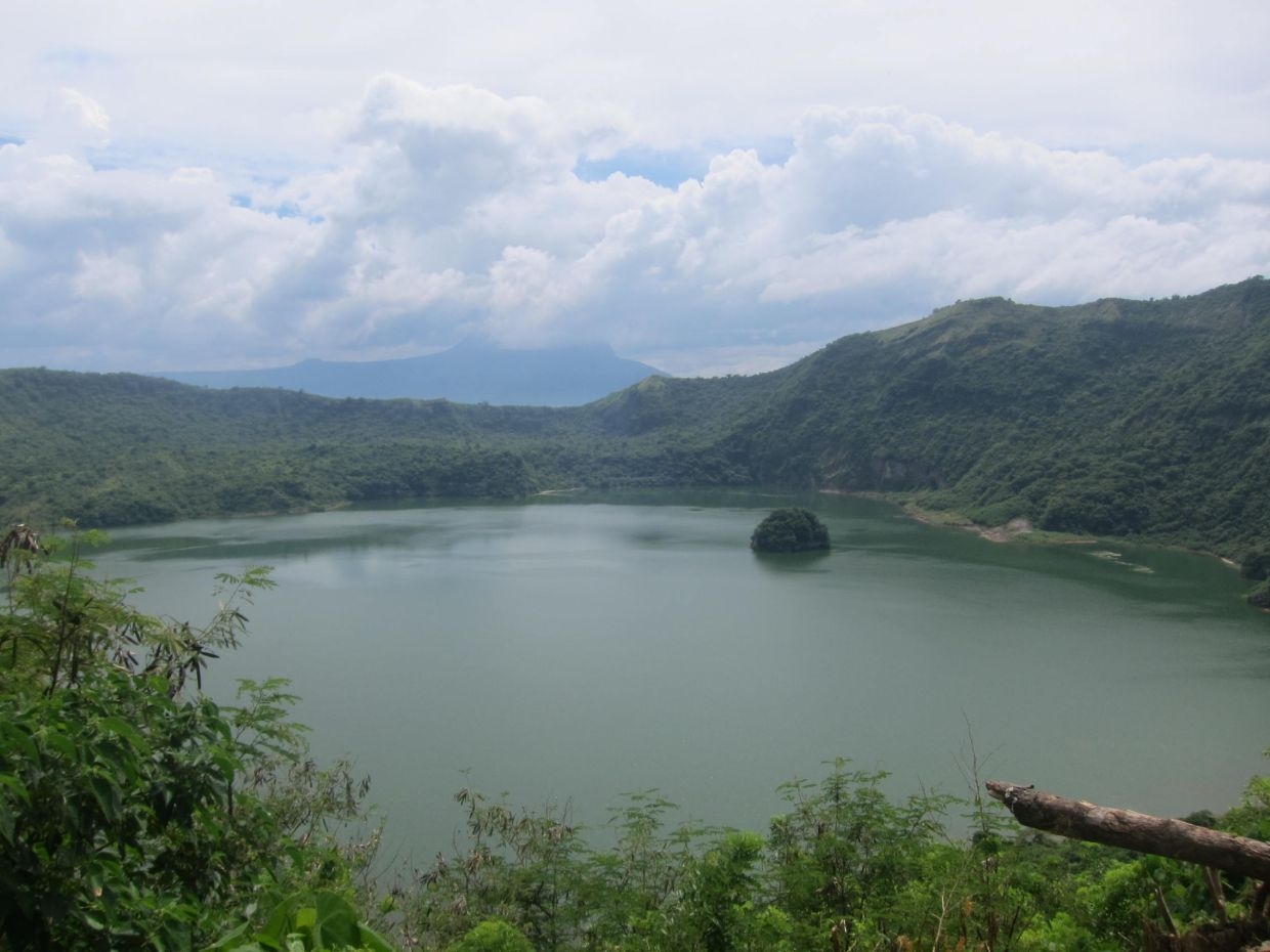 Philippines asks Japan's help searching lake for missing cockfighters