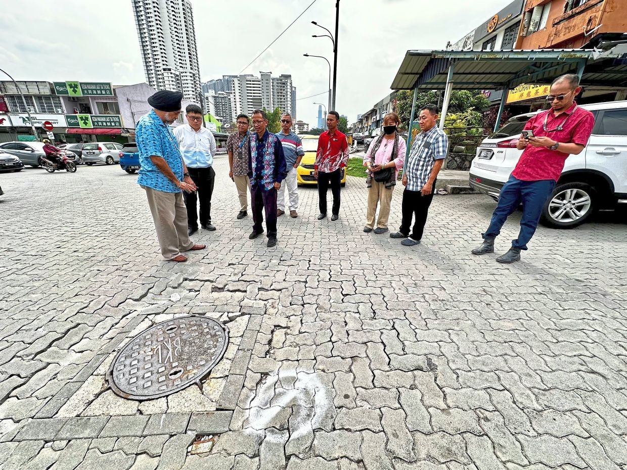 Tmn Pertama folk worry about additional sinkholes