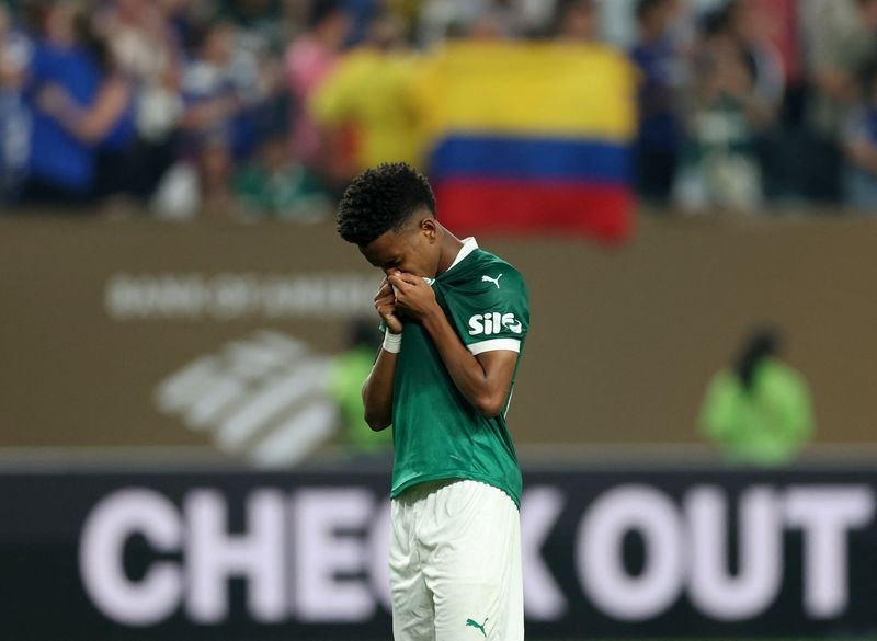 Soccer-Estevao bids emotional farewell to Palmeiras after Chelsea loss