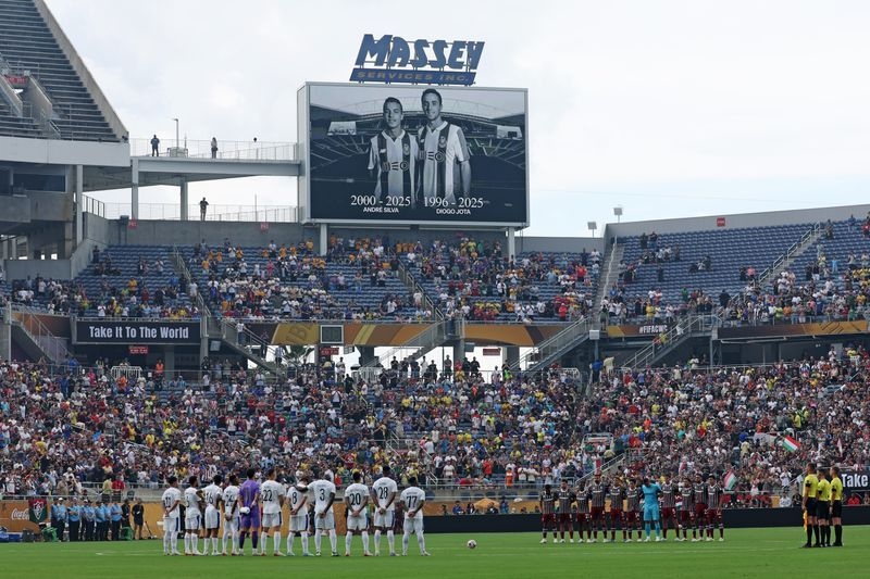 Soccer-Tears and tributes as players honour Jota at Club World Cup