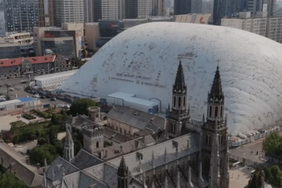 The Great Inflatable Dome of China: 50m-high bubble blocks dust and noise from construction site
