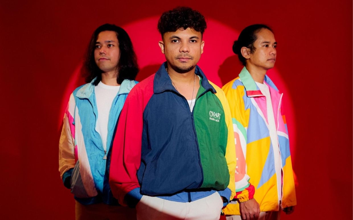 Meet Malaysia's latest pop yeh-yeh group LEV, a group of three unleashes Malaysia's own-styled song in "Aku Bukan Bosan"