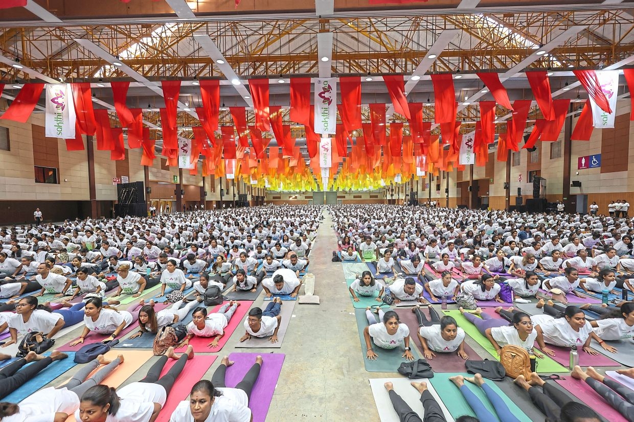 5,368 participants set new record for largest yoga meet in Serdang