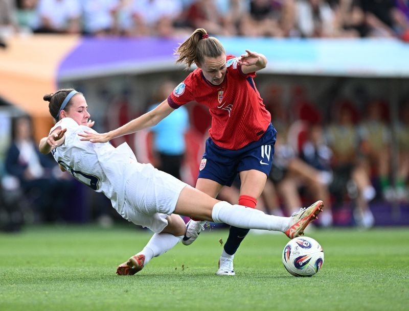 Soccer-Graham Hansen strikes late as Norway beat Finland 2-1 in Women's Euros