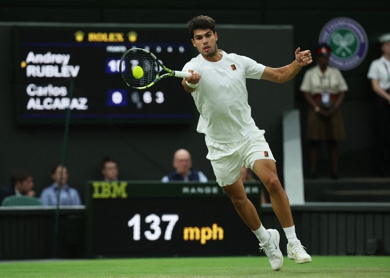 Tennis-Alcaraz resists red-hot Rublev to reach Wimbledon quarter-finals