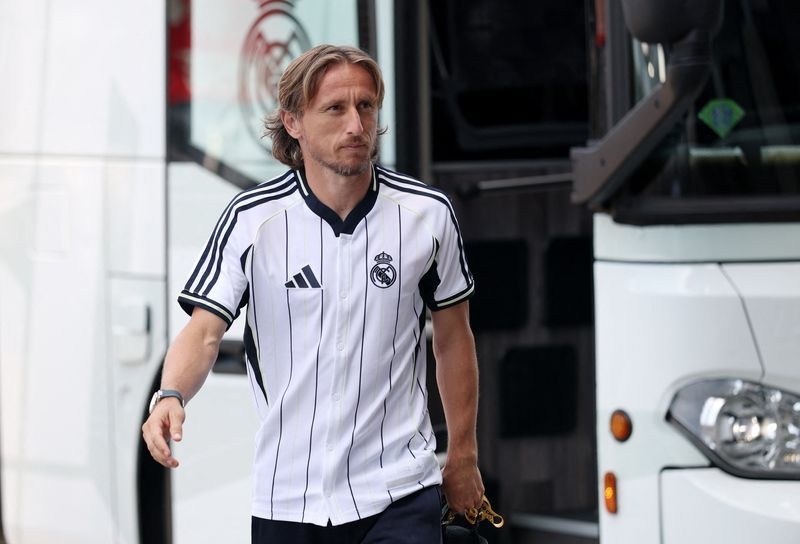 Soccer-Modric move to Milan confirmed by new coach Allegri