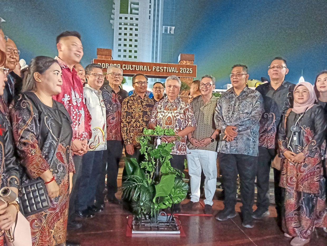 ‘Send Sarawak's cultural troupes abroad for greater exposure'