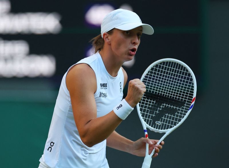 Tennis-No end to Swiatek's new-found love of Wimbledon's green, green grass