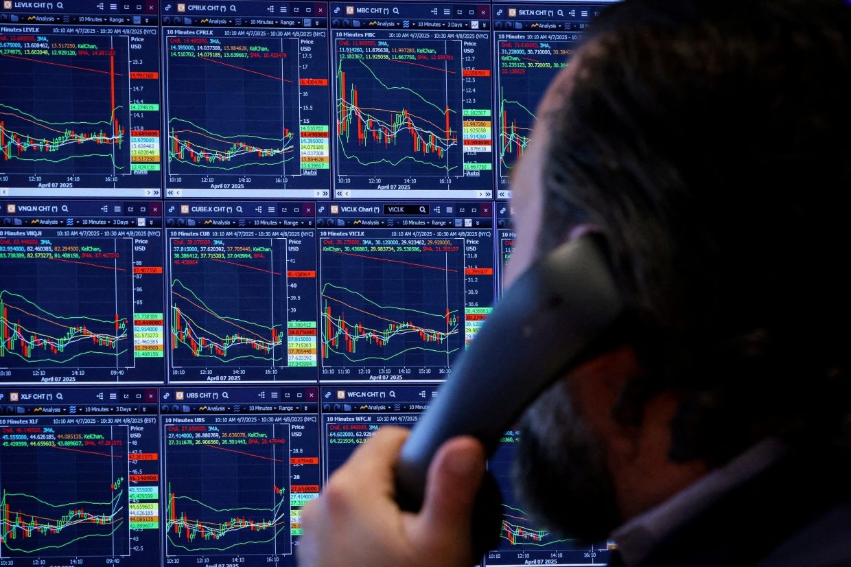 Stocks sell off, dollar gains as Trump plans 25% tariffs on Japan, South Korea