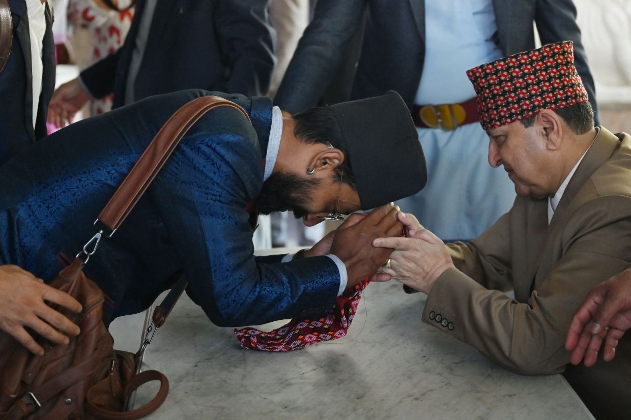 Crowds celebrate Nepal ex-king's birthday in show of support