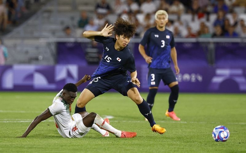 Soccer-Tottenham sign Japan defender Takai from Kawasaki Frontale