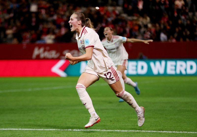 Soccer-Manchester City women sign Germany's Lohmann from Bayern