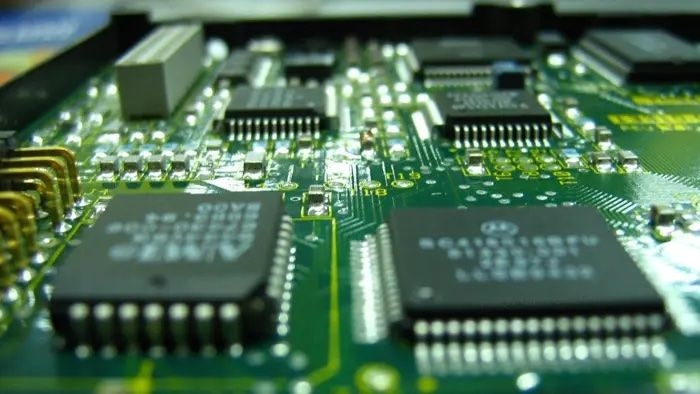 Analysts turn cautious on tech in 2H