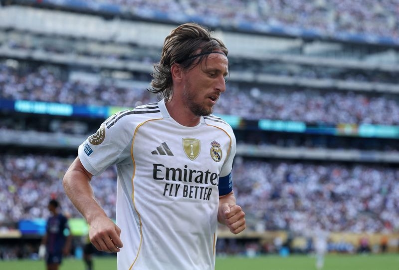 Soccer-Modric will be remembered for the good times at Real, says Alonso