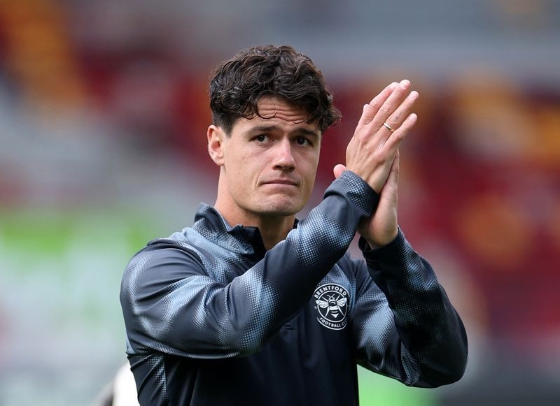 Soccer-Arsenal sign Brentford captain Norgaard to strengthen midfield
