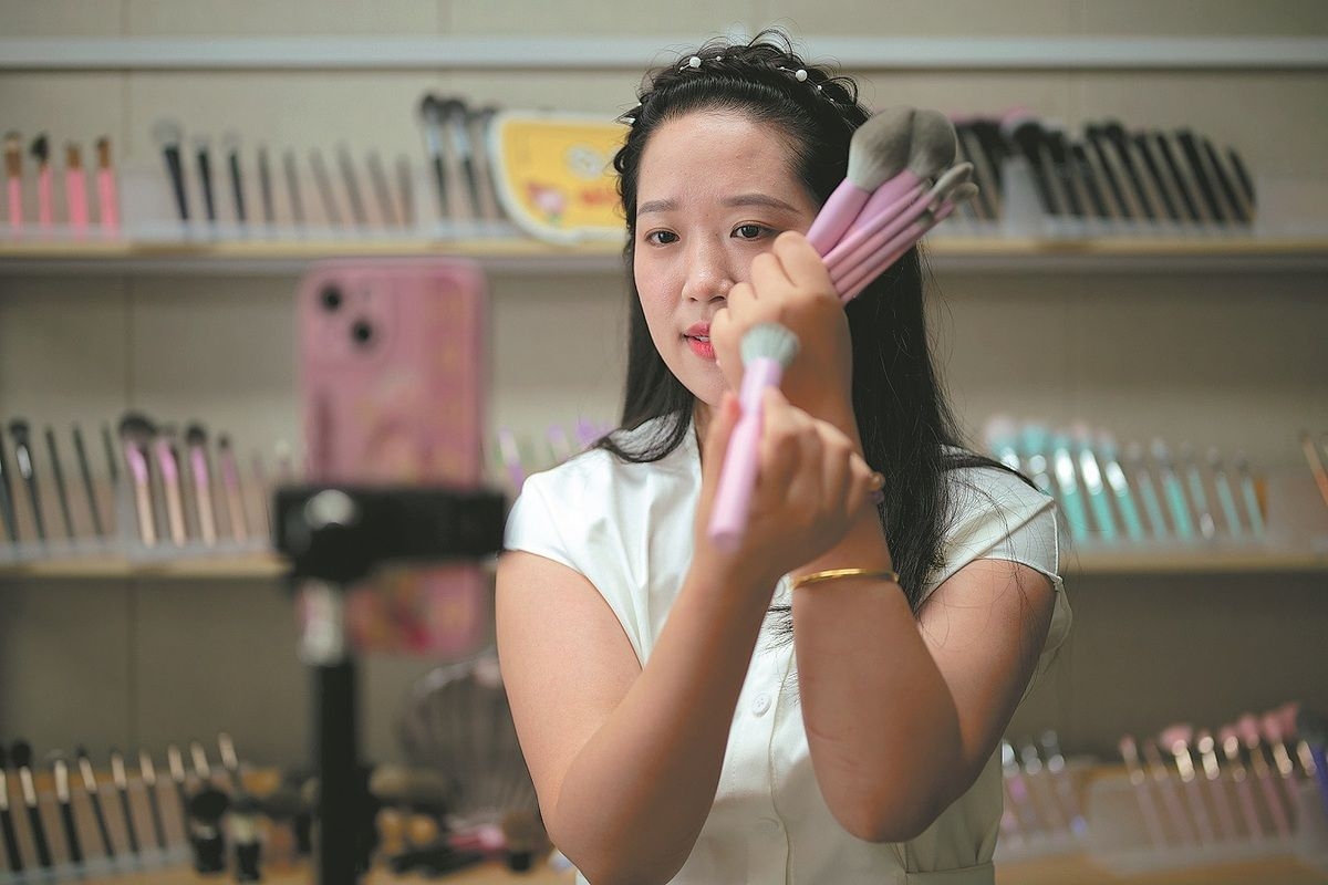 Overseas customers flock to Chinese online marketplaces