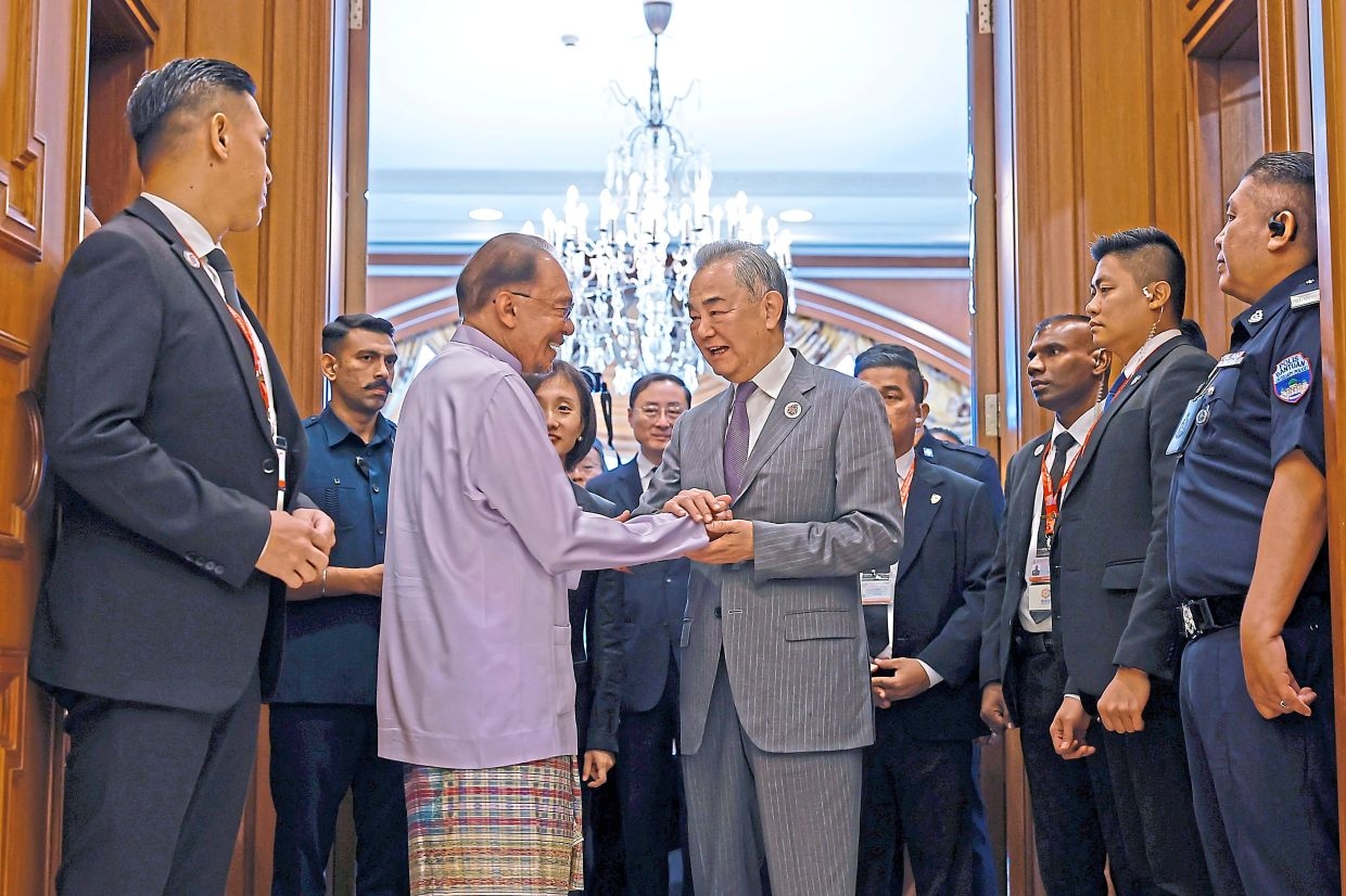 Anwar meets leaders from seven countries