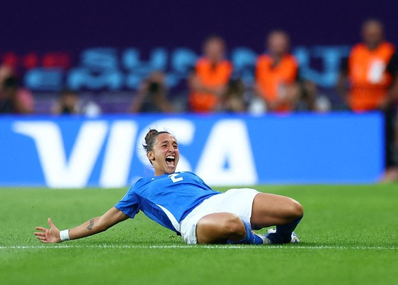 Soccer-Italy banish old ghosts to make Women's Euro quarter-finals