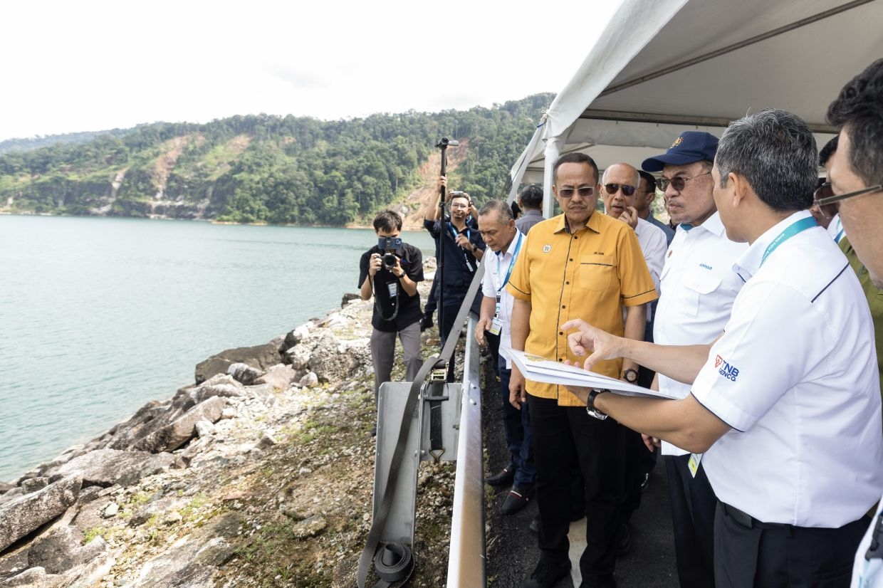 Kenyir's clean energy projects will boost investments in Terengganu, says Anwar