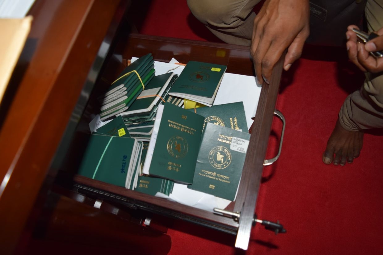 Two syndicates selling fake work permits busted by Immigration Dept