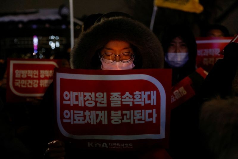 South Korean medical students to return to school, urge education reforms