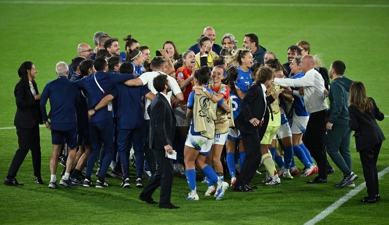 Soccer-Italy dare to dream again ahead of Women's Euro quarter-final
