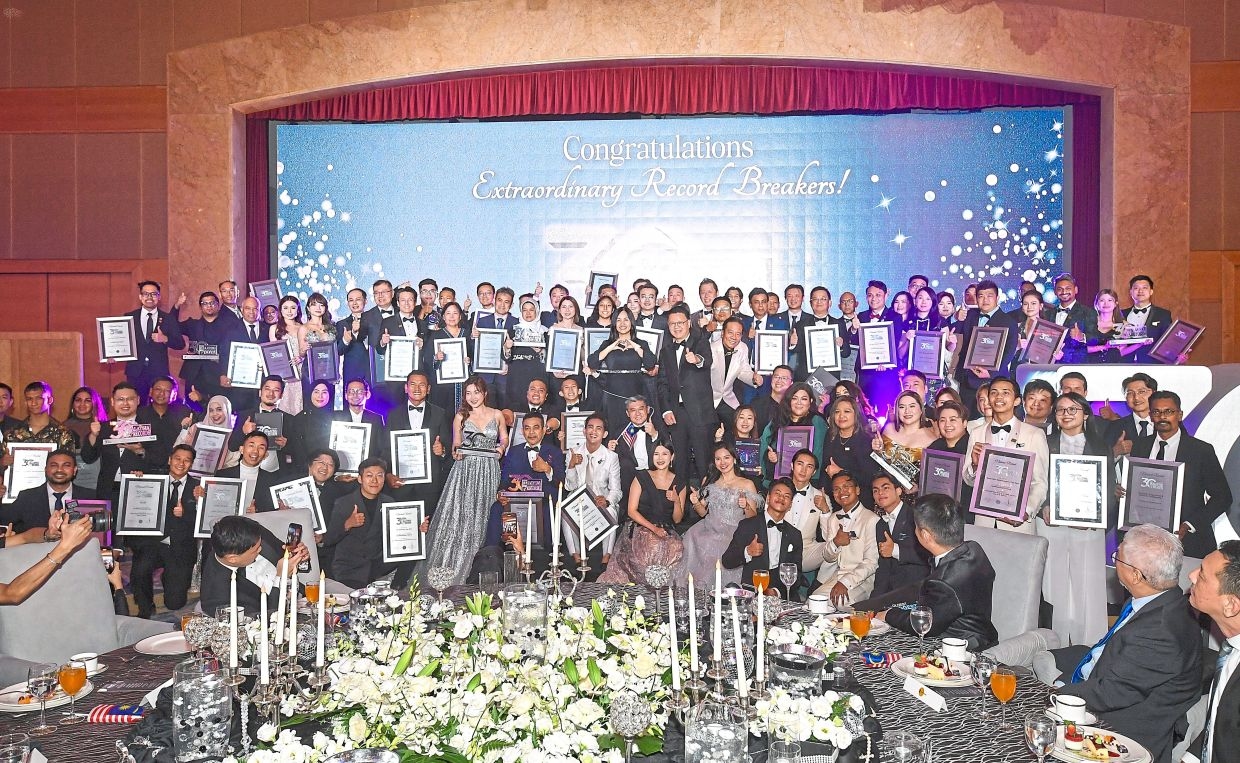 Marking 30 years with tribute to record holders