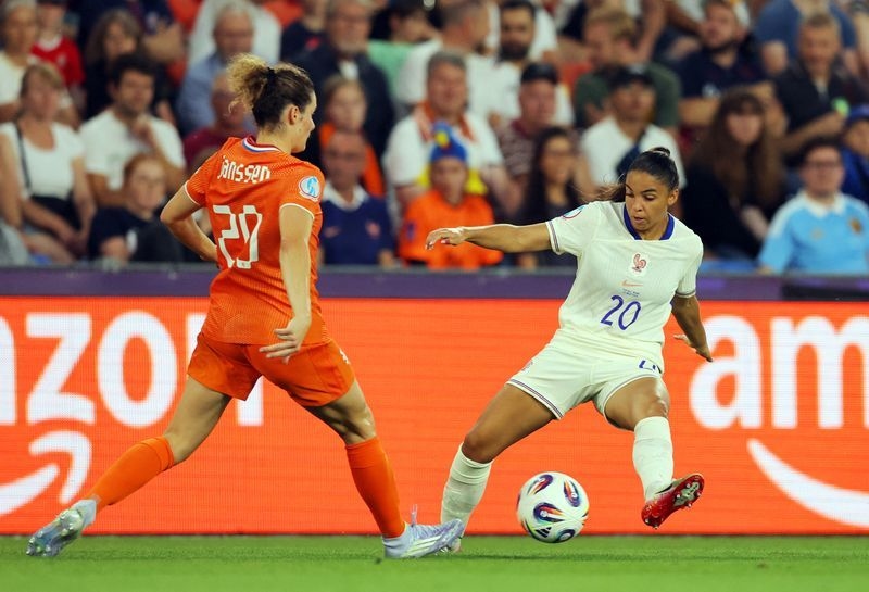 Soccer-Cascarino powers France into last eight with 5-2 win over Netherlands