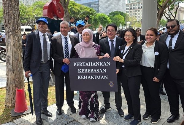 I joined Malaysian Bar walk as a concerned Malaysian, says Nurul Izzah
