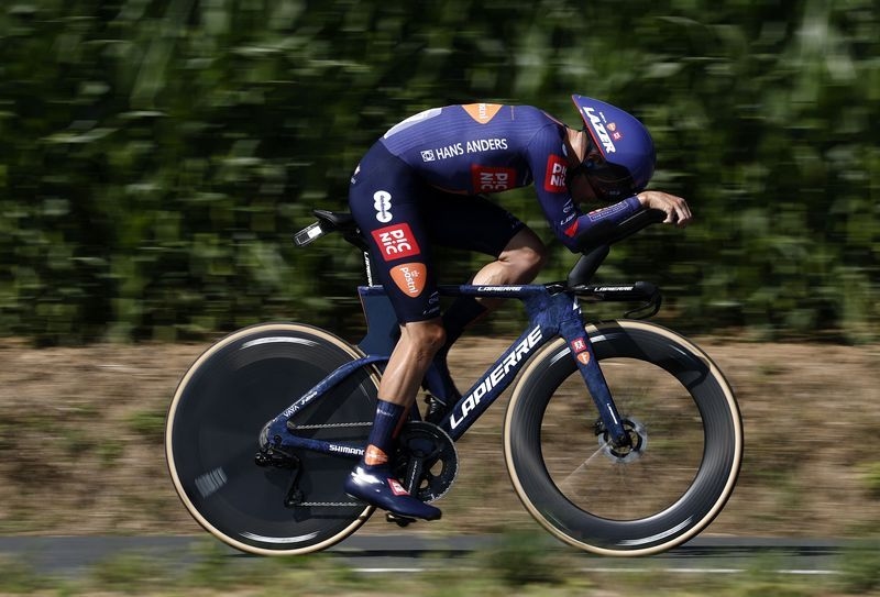 Cycling-Young Scot Onley surprises with top finishes in Tour de France