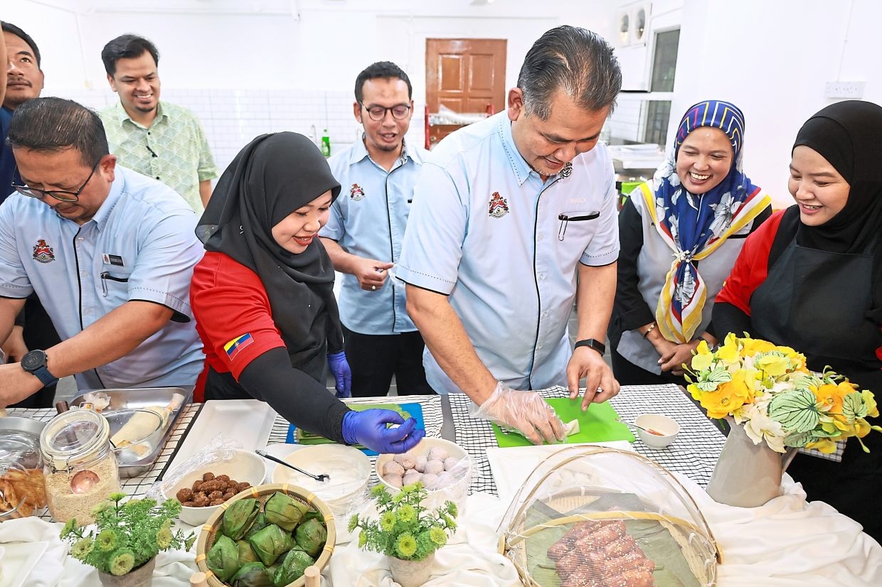 Murals, shared kitchen benefit Sentul Utara folk