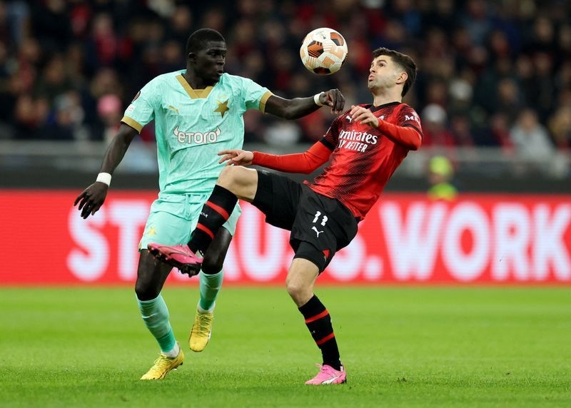 Soccer-West Ham sign Senegal defender Diouf