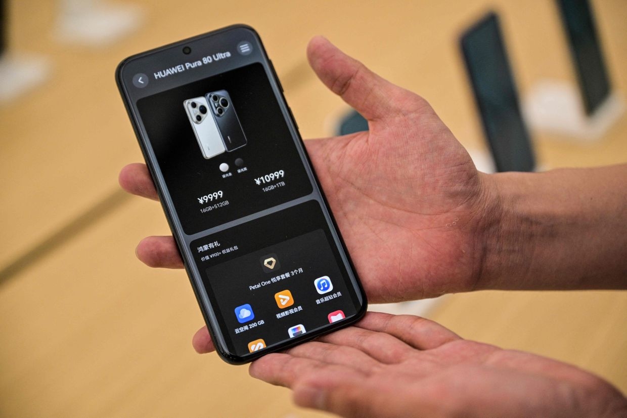 Huawei tops China smartphone market for first time in years