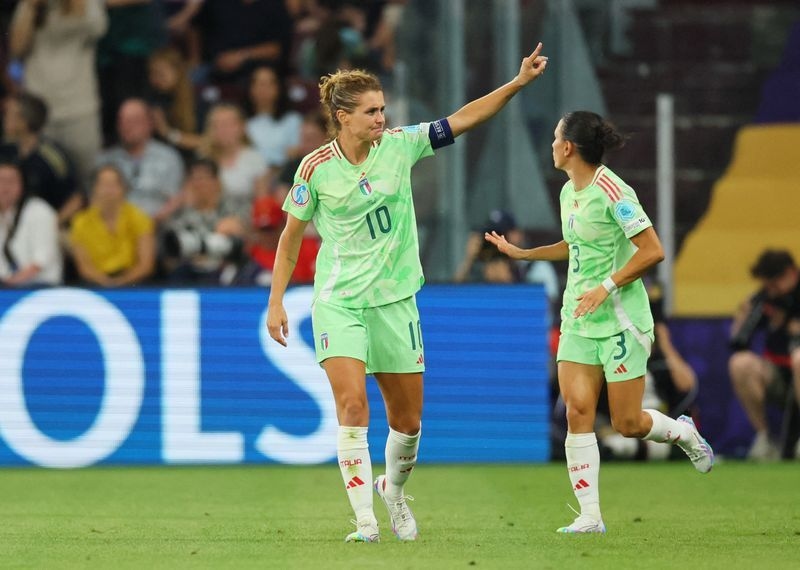 Soccer-Girelli at the double as Italy strike late to reach Euro 2025 semi-finals