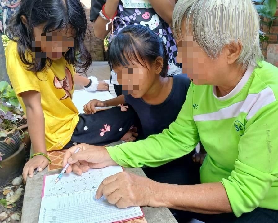 A guiding hand: Sabah retiree spends her mornings teaching stateless kids