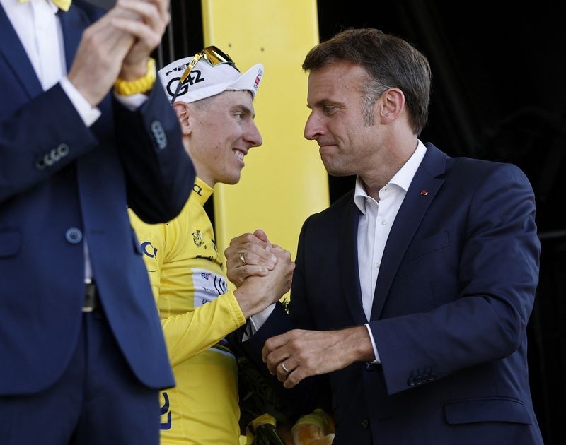 Cycling-Vintage Pogacar leaves Vingegaard shattered in first mountain test
