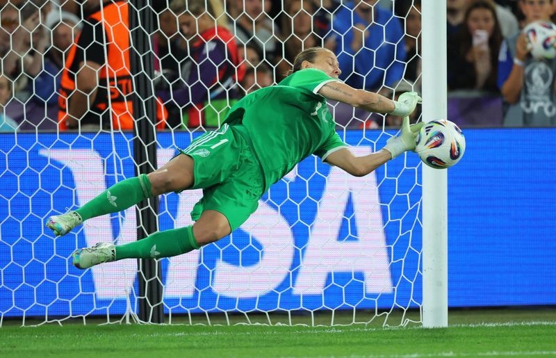 Soccer-Germany's Berger seizes her moment in shootout win over France