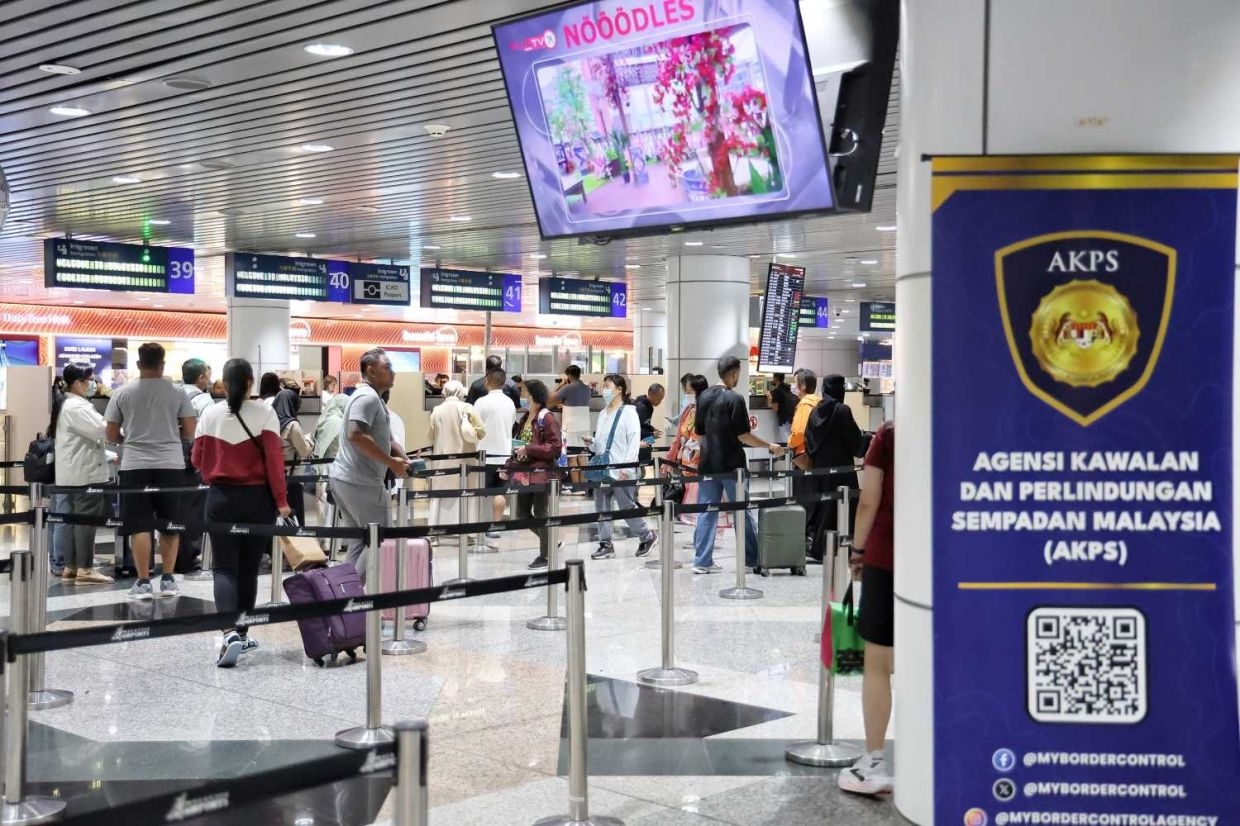 Over 380,000 people affected by autogate glitch at BSI CIQ Complex