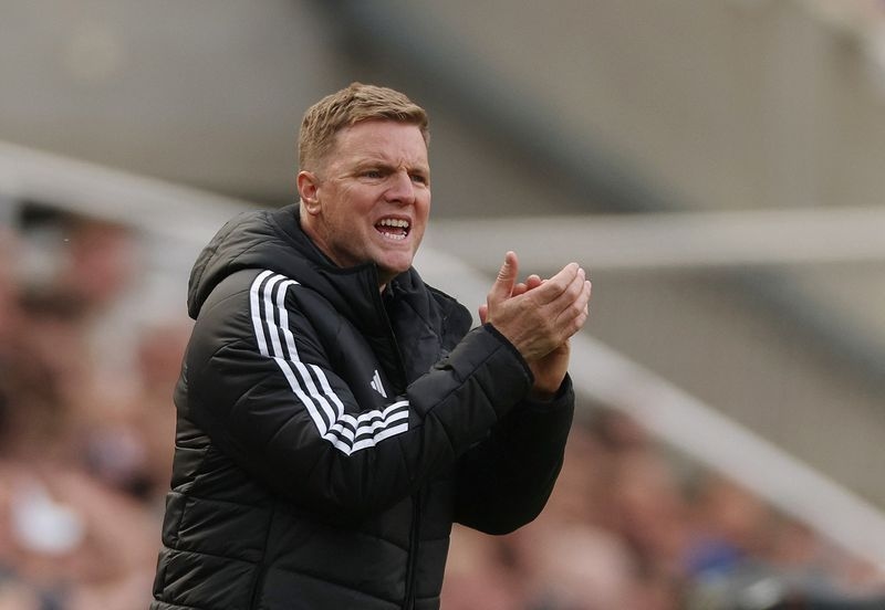 Soccer-Newcastle boss Howe confident Isak will stay on amid transfer speculation