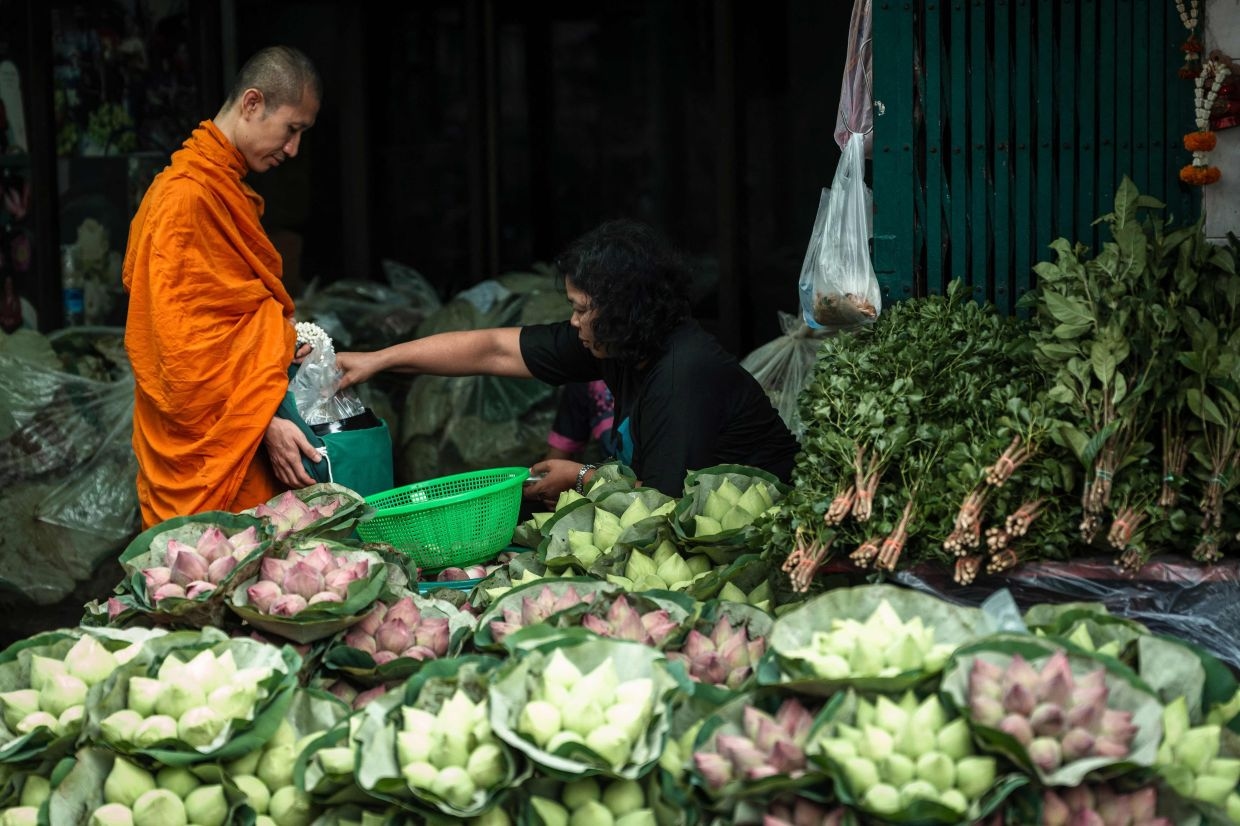 Survey finds Thai public blames monks' misconduct for Buddhism's decline