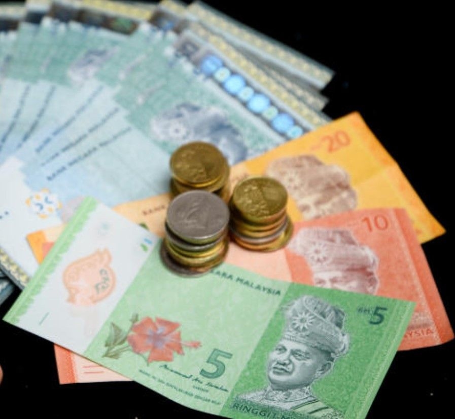 Ringgit extends gains to close higher amid Japan political uncertainty