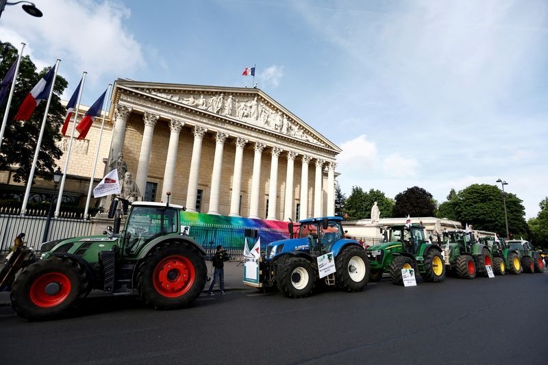 French farm bill sparks record-breaking petition signatures