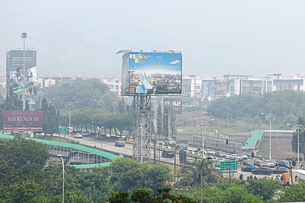 Air quality alerts widen
