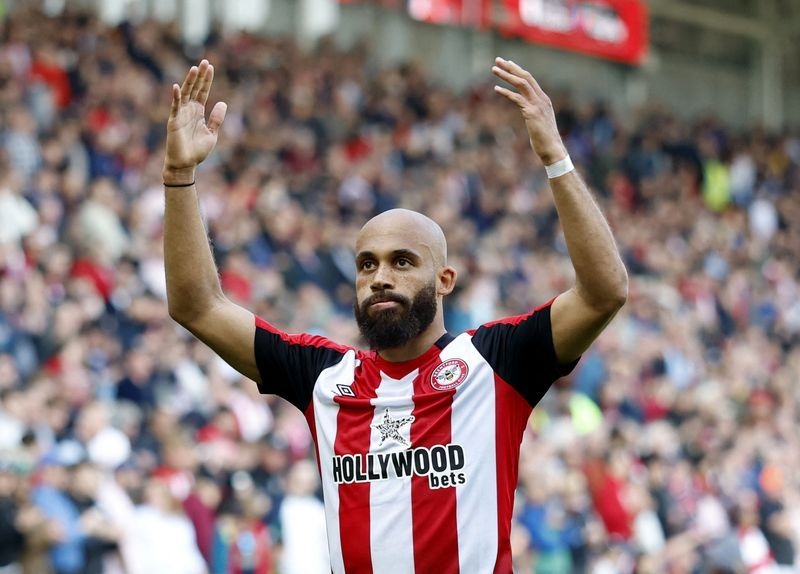 Soccer-Manchester United sign forward Mbeumo from Brentford