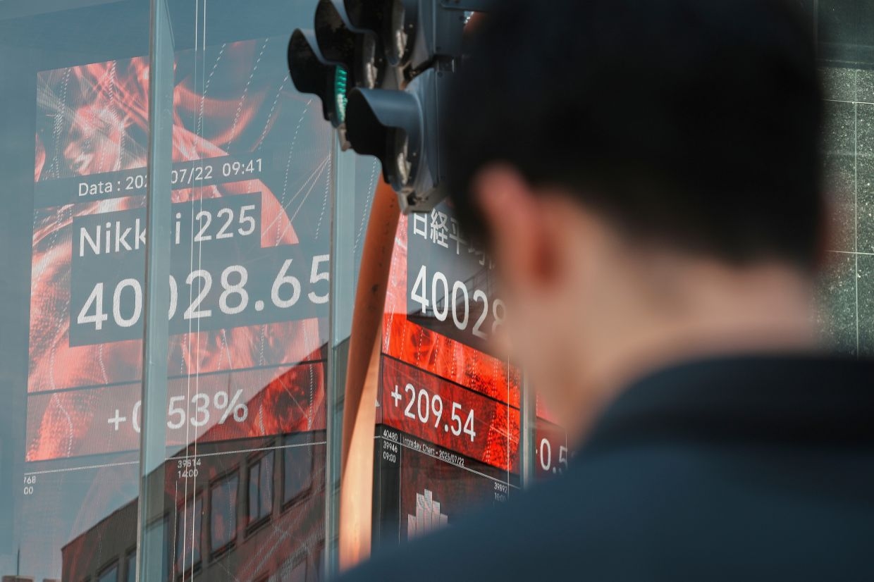 Stocks mixed with trade and earnings in focus; Tokyo reopens with gains