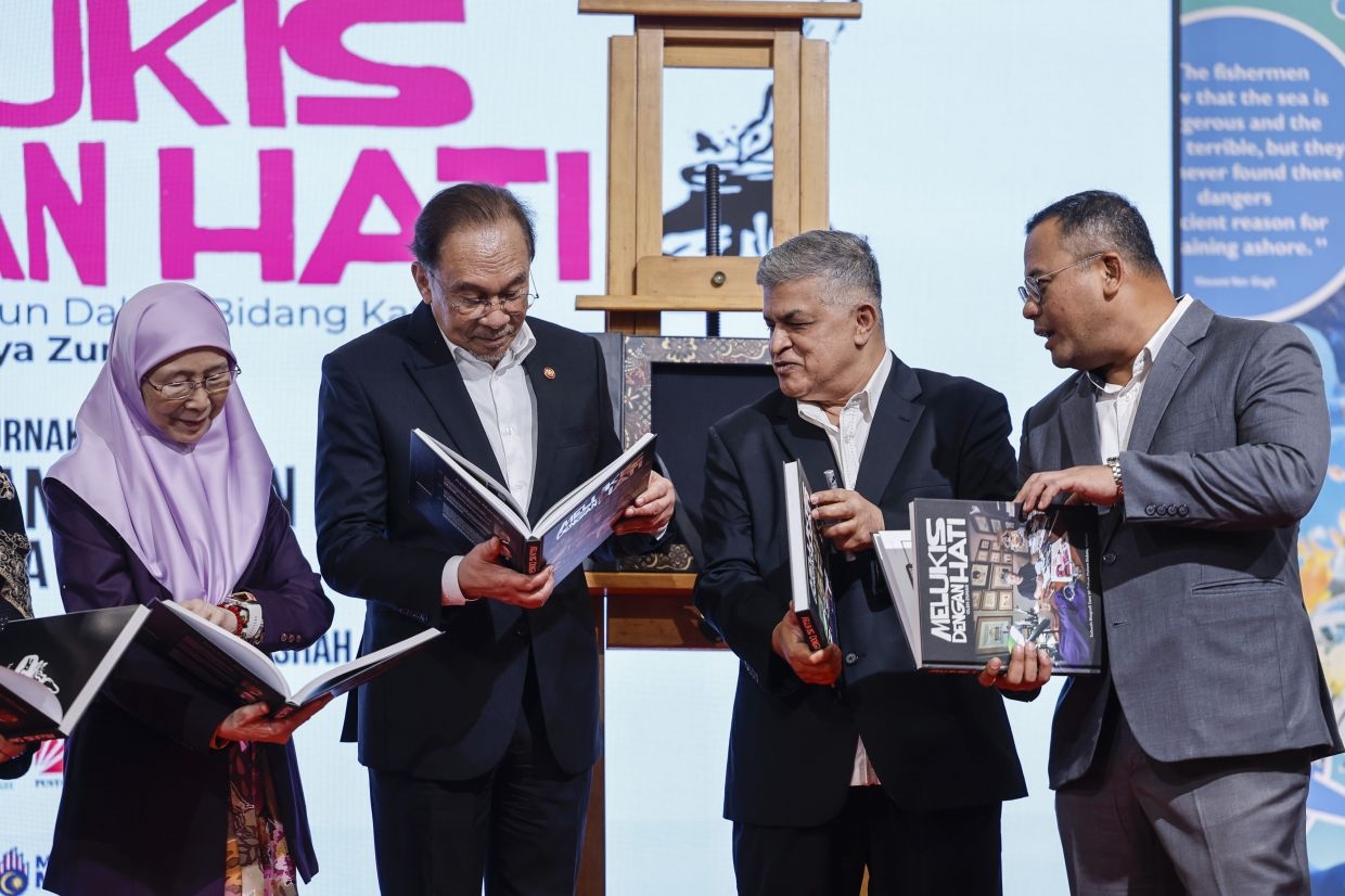 PM celebrates new biography chronicling cartoonist Zunar's 50-year career
