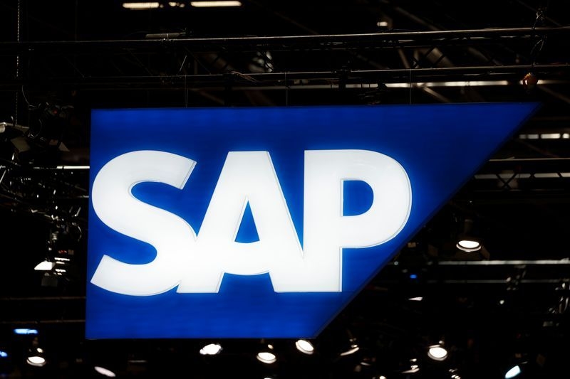 SAP shares drop after it maintains outlook despite strong quarter