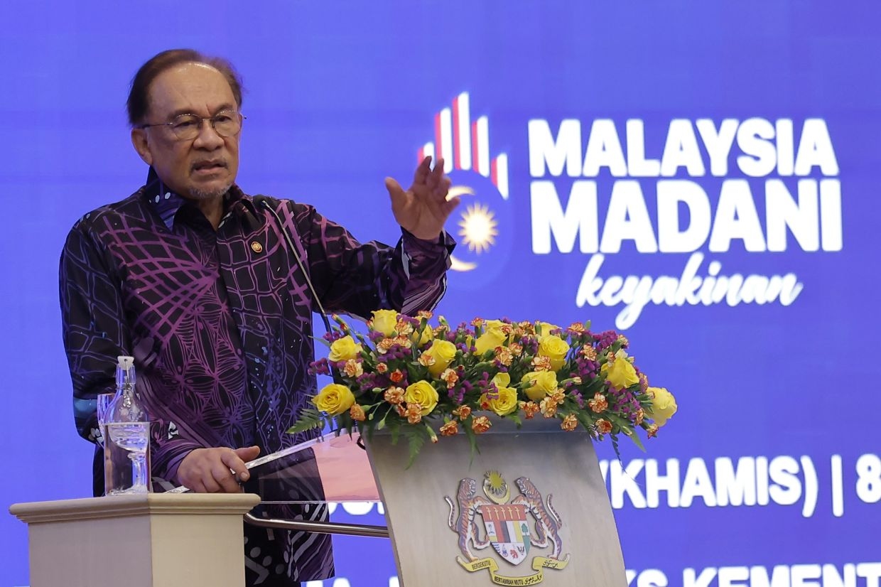 Judge the govt on facts, not political sentiment, Anwar urges Malaysians