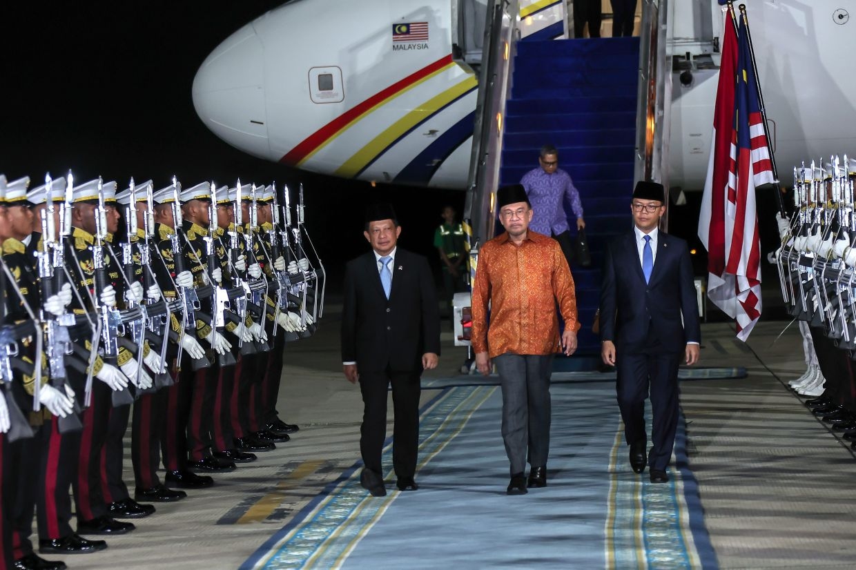 Anwar arrives in Jakarta for annual consultation with Prabowo
